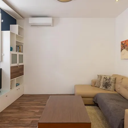 Deluxe Home&garden - Sliema Ferries Gzira