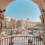 Deluxe & Garden - Sliema Ferries