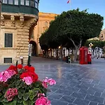 Deluxe & Garden - Sliema Ferries *