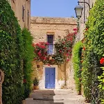 Deluxe & Garden - Sliema Ferries