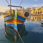Deluxe & Garden - Sliema Ferries Gzira