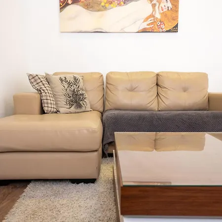 Deluxe Home&garden - Sliema Ferries Appartement *
