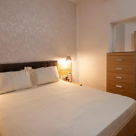 Deluxe Home&garden - Sliema Ferries Gzira